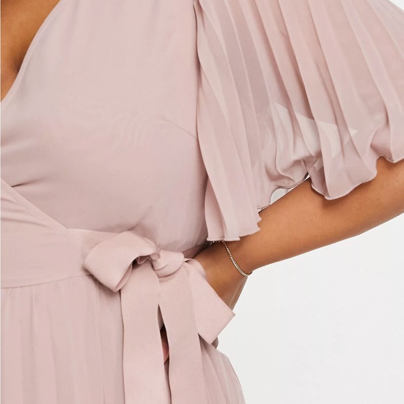 ASOS DESIGN Curve exclusive pleated midi dress with kimono sleeve and tie waist - Picture 3 of 4